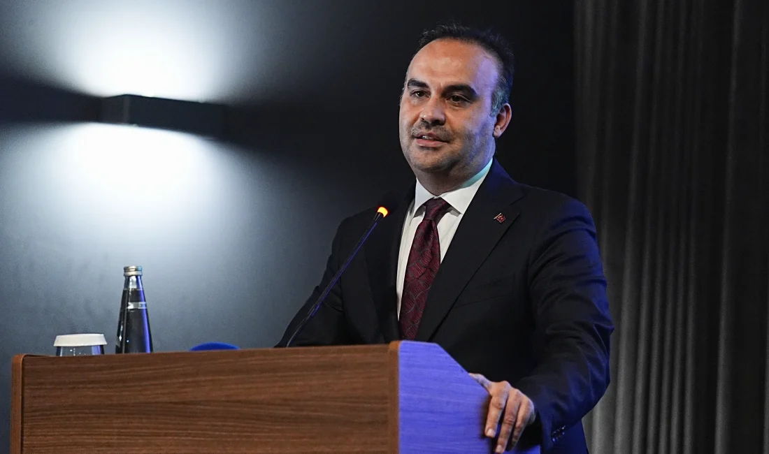 Kacır: Türkiye’nin AR-GE İnsan Gücü 22 Yılda 10 Kat Arttı Sanayi ve Teknoloji Bakanı Kacır, Türkiye’nin teknoloji ve AR-GE ekosisteminde