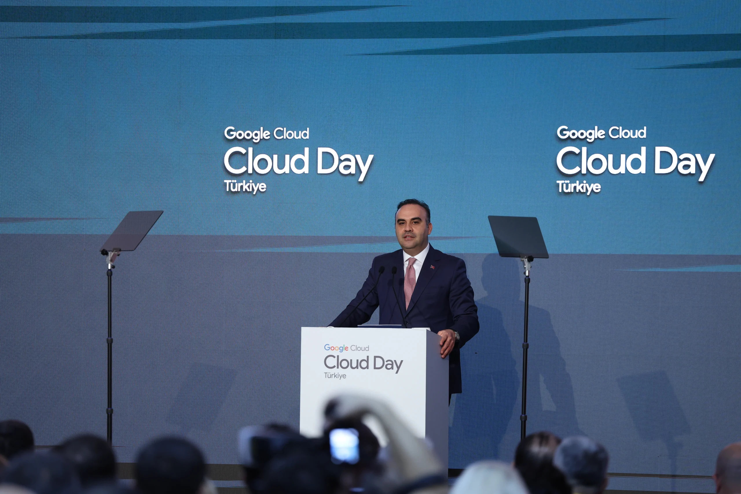 Bakan Kacır, Türkiye’nin dijital egemenliğini güçlendirecek veri ve yapay zekâ