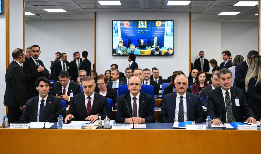 Şimşek: “2026 Bütçesiyle Dezenflasyon ve Mali Disiplin Sürecek” Hazine ve Maliye Bakanı Mehmet Şimşek, 2026 yılı bütçesinin enflasyonla