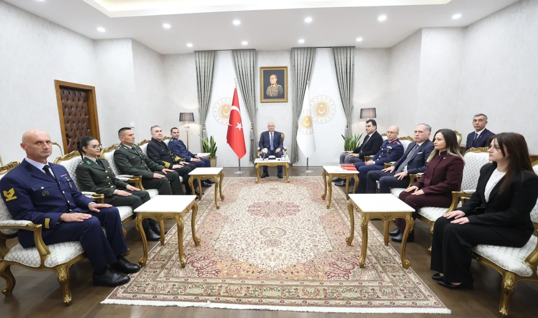 Milli Savunma Bakanı Yaşar Güler, Öğretmenler Günü dolayısıyla bakanlıkta görevli