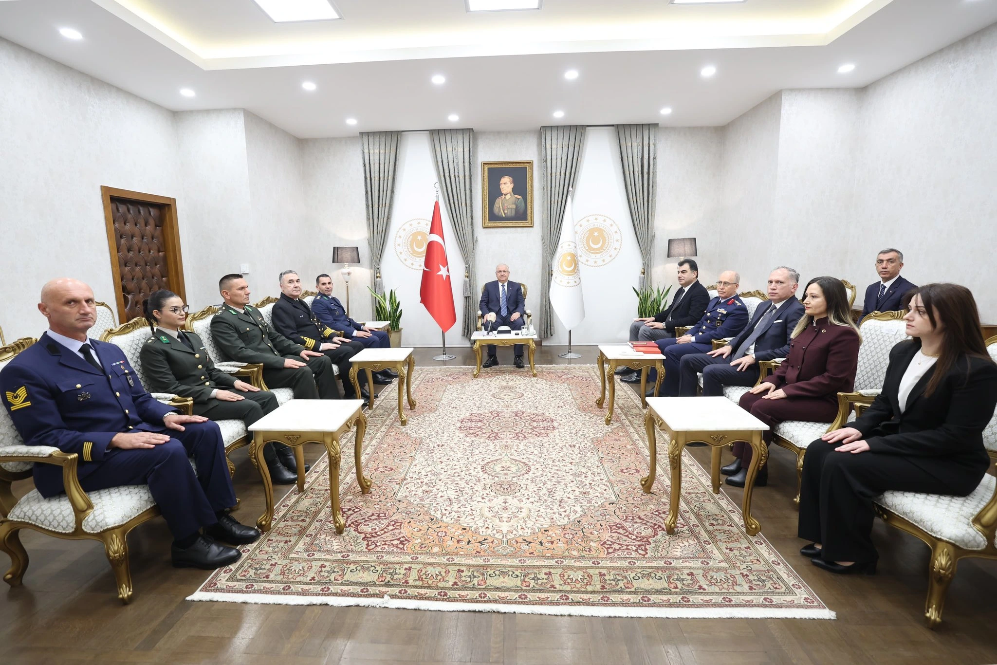 Milli Savunma Bakanı Yaşar Güler, Öğretmenler Günü dolayısıyla bakanlıkta görevli