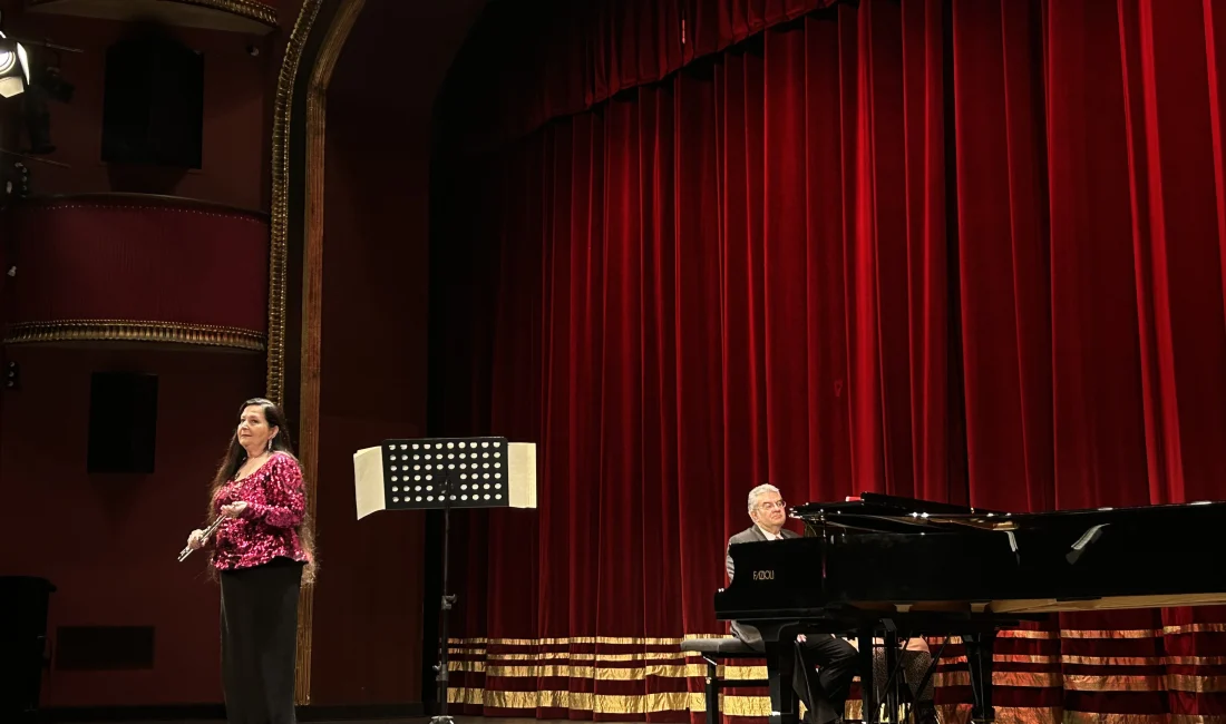 Dünyaca ünlü flüt virtüözü Şefika Kutluer, Süreyya Operası’nda verdiği konserde