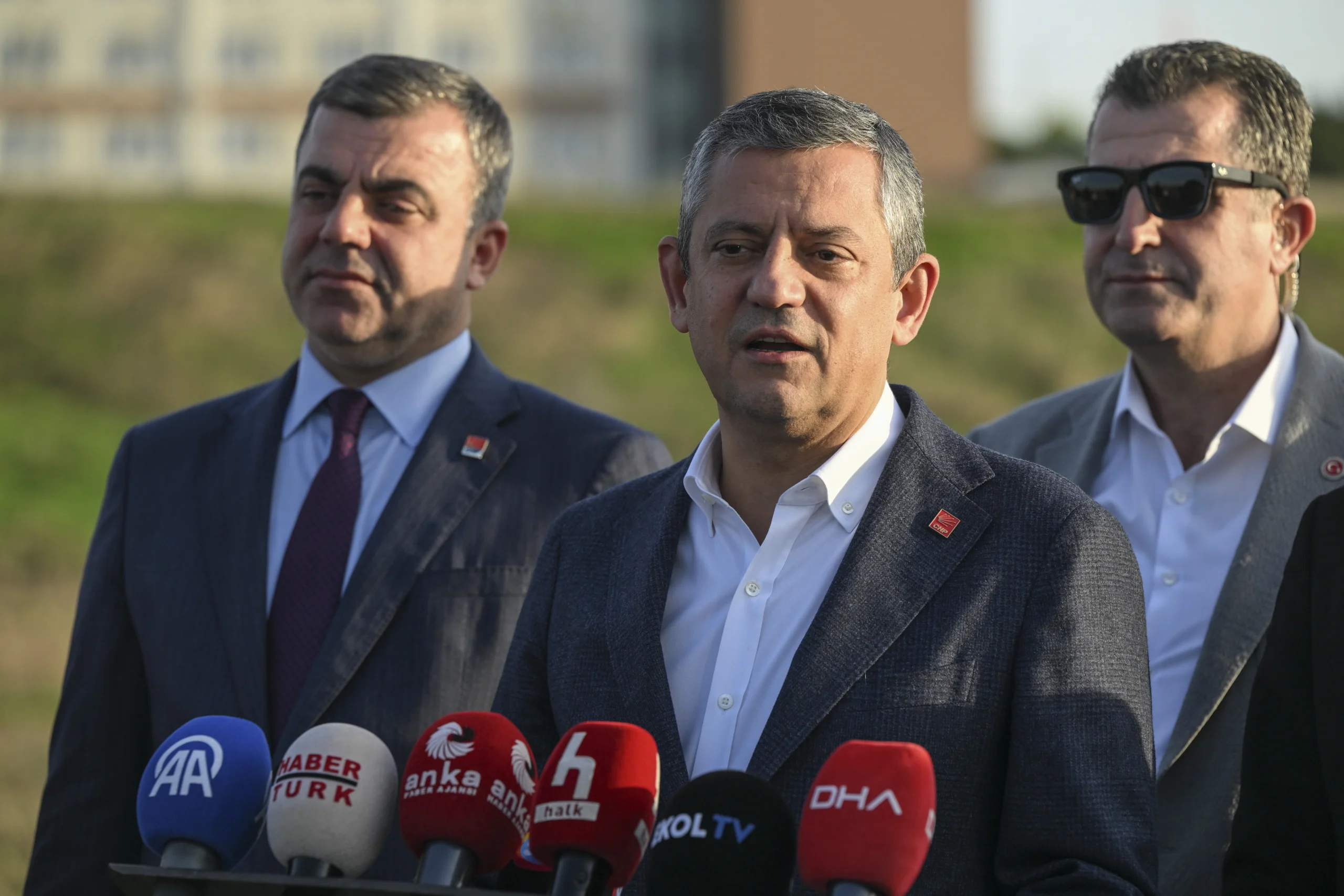CHP Genel Başkanı Özgür Özel, tutuklu isimleri ziyaret ettiği Silivri