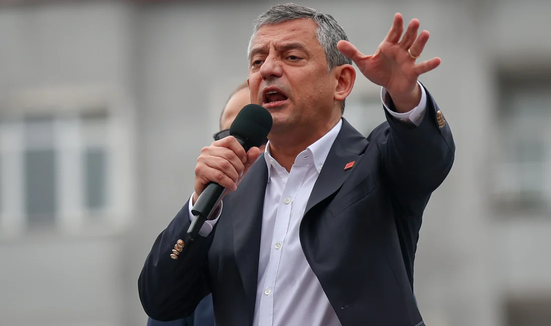 CHP lideri Özgür Özel, Ordu’da düzenlenen mitingde halkı, güçlü bir