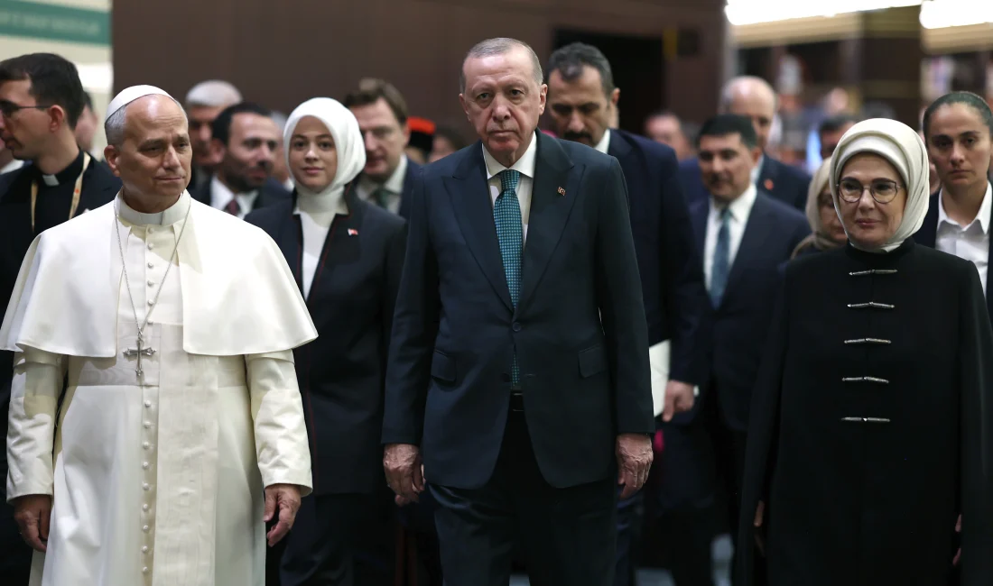 Papa 14. Leo’nun Türkiye Ziyareti Neden Kritik Bir Adım? Papa 14. Leo’nun Türkiye’ye yaptığı ilk resmi ziyaret, dini sembolizmin