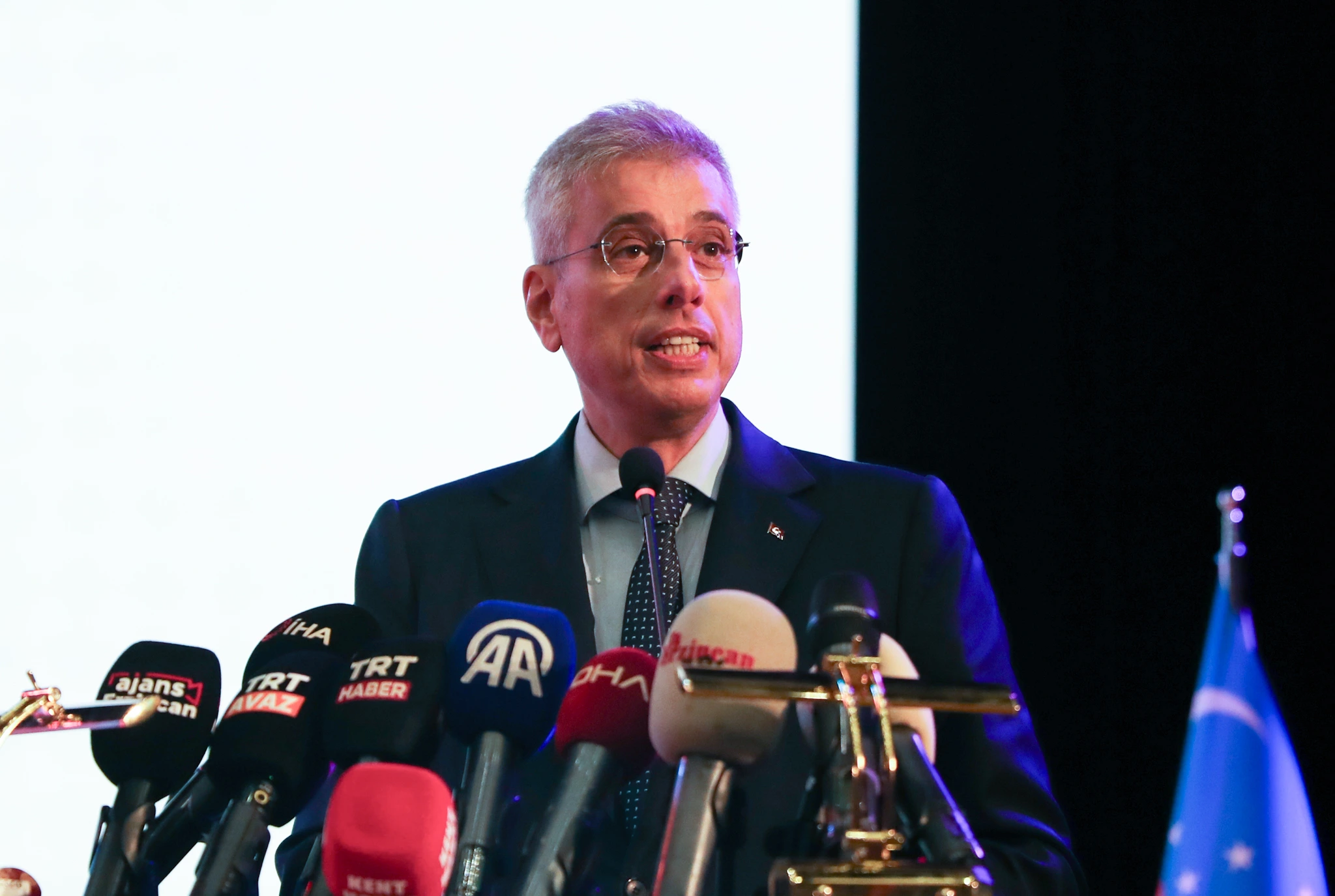 Sağlık Bakanı Memişoğlu, sağlıkçı annelerin çocuklarına yakın olabilmesi için tüm