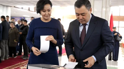 Cumhurbaşkanı Caparov, oyunu kullandıktan sonra vatandaşlara seslenerek, meclis seçimlerine katılım