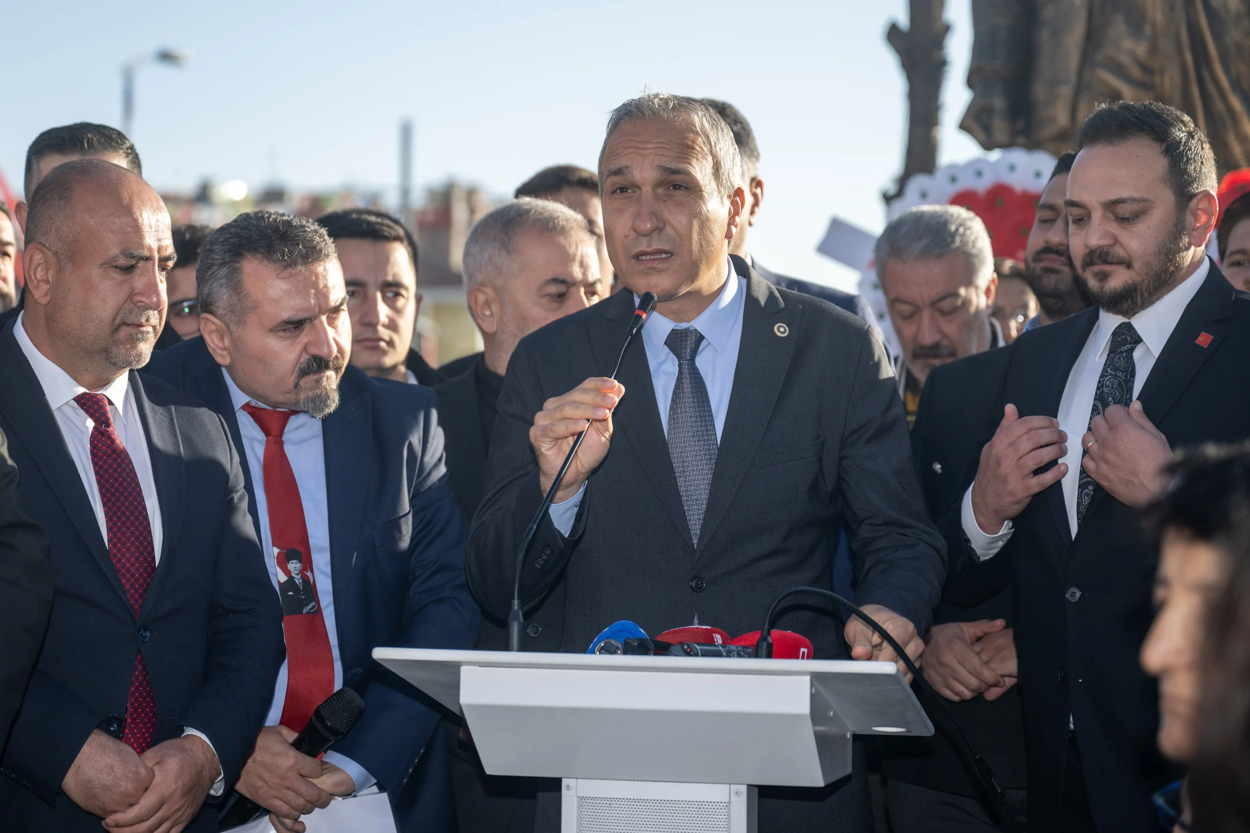 CHP’li Suat Özçağdaş, 10 Kasım’da Atatürk'ü anarak, onun milletin ortak