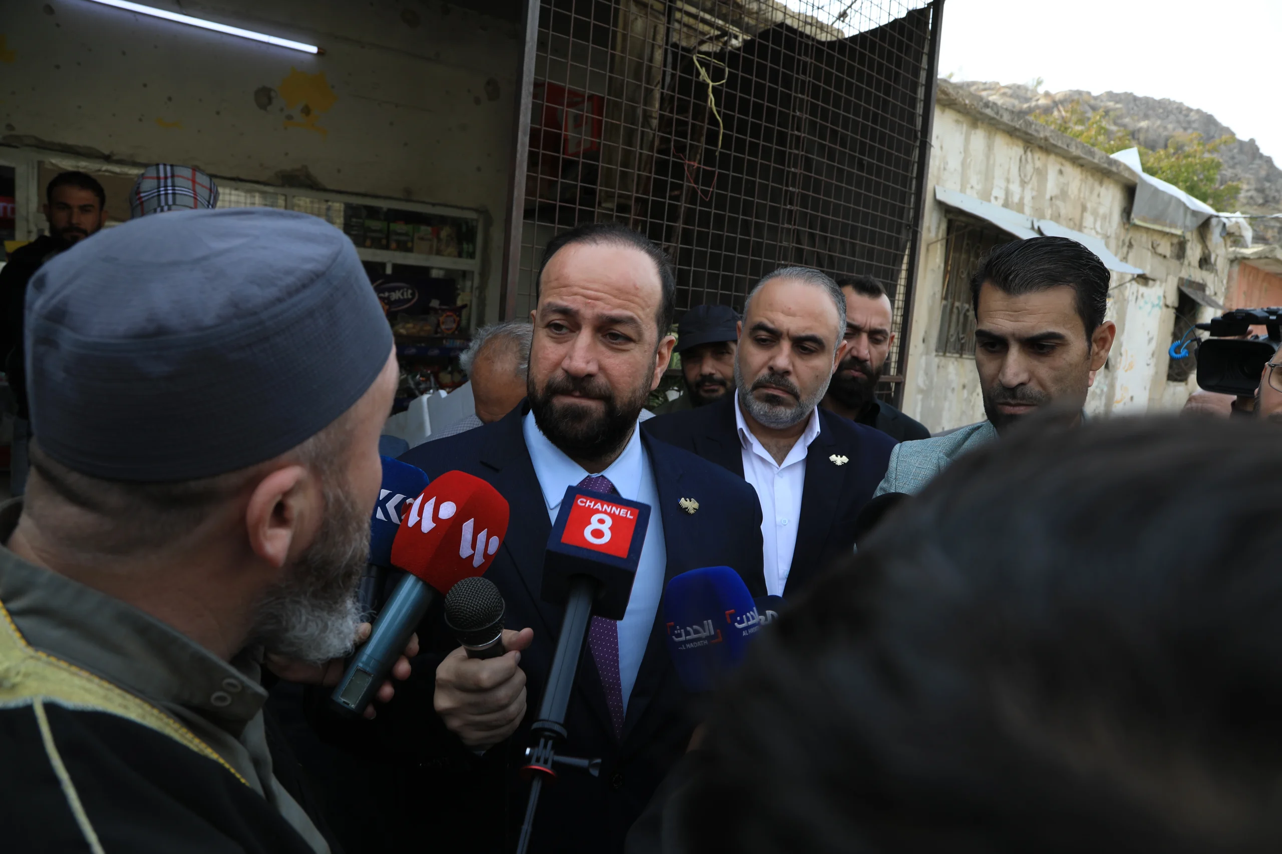 İsrail’in Beyt Cin köyüne düzenlediği saldırının ardından bölgeyi ziyaret eden