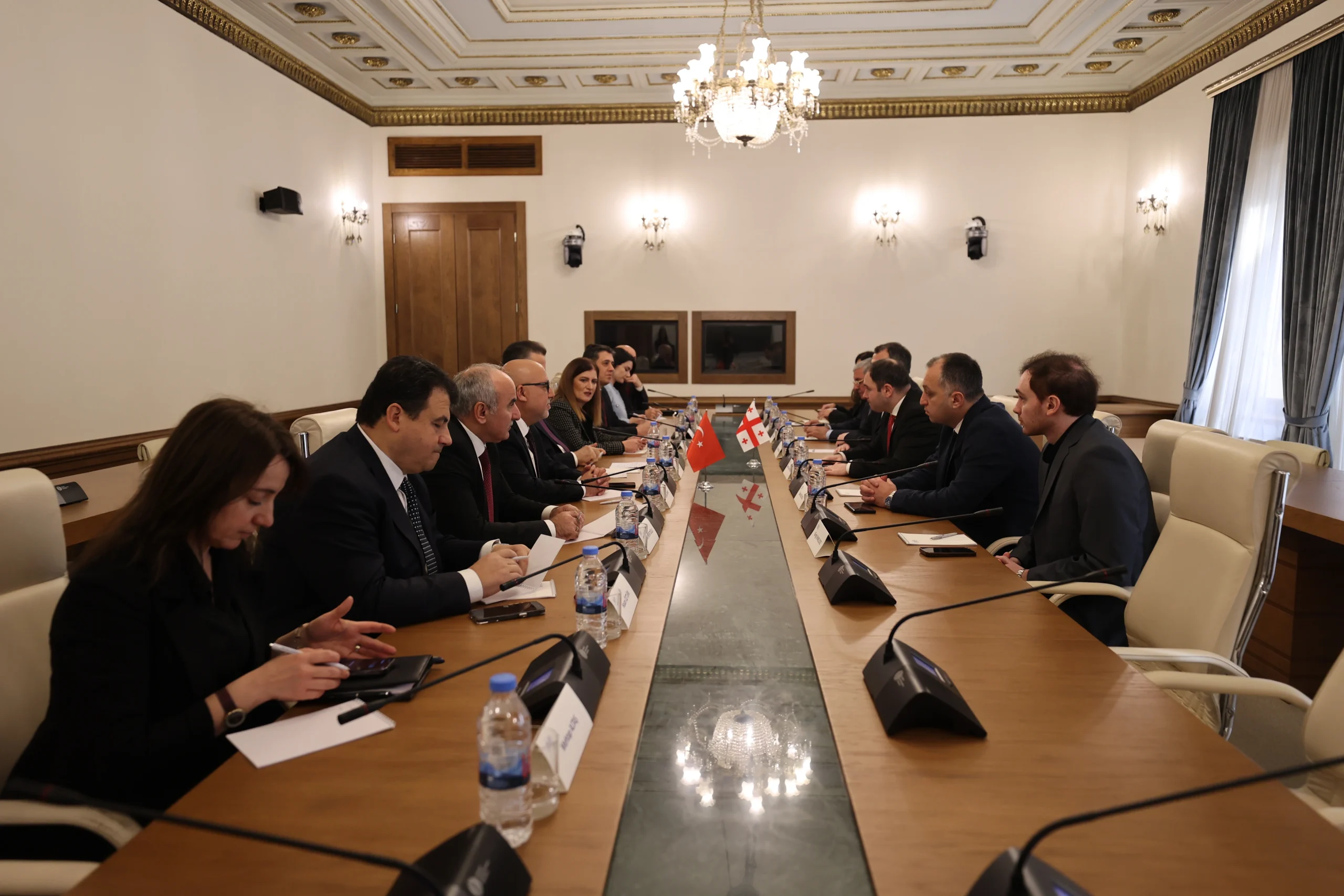 TBMM heyeti, Tiflis’te Gürcistan Parlamentosu Başkanı Papuaşvili ve dostluk grubu