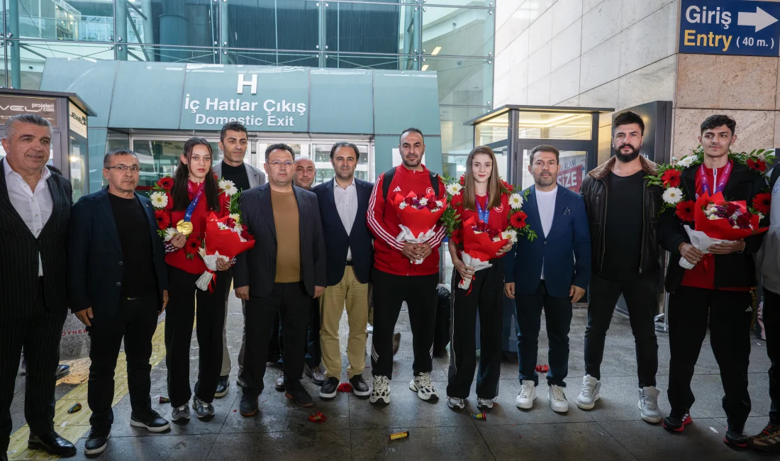 Çin'de düzenlenen Dünya Tekvando Şampiyonası'nda tarih yazan Türk Milli Takımı,