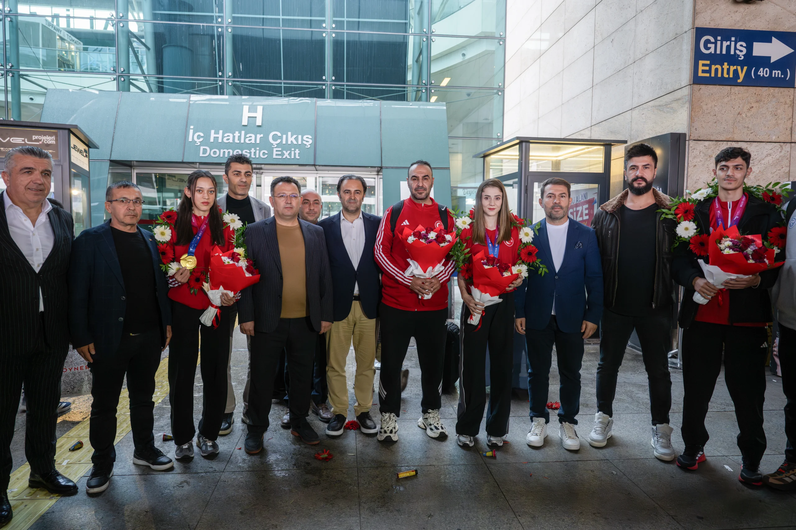 Çin'de düzenlenen Dünya Tekvando Şampiyonası'nda tarih yazan Türk Milli Takımı,