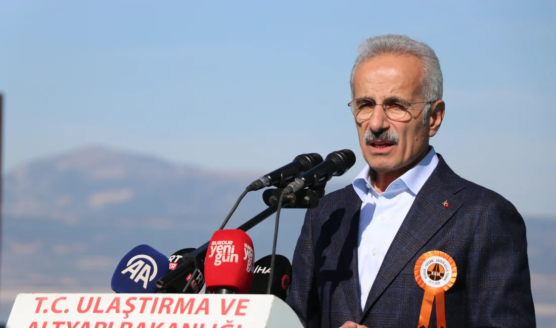 Uraloğlu: Burdur’un Bereketi Yeni Yol ile Akdeniz’e Taşınacak Ulaştırma Bakanı Abdulkadir Uraloğlu, Burdur-Tefenni-Çavdır Yolu’nun açılış töreninde Türkiye’nin ulaşım