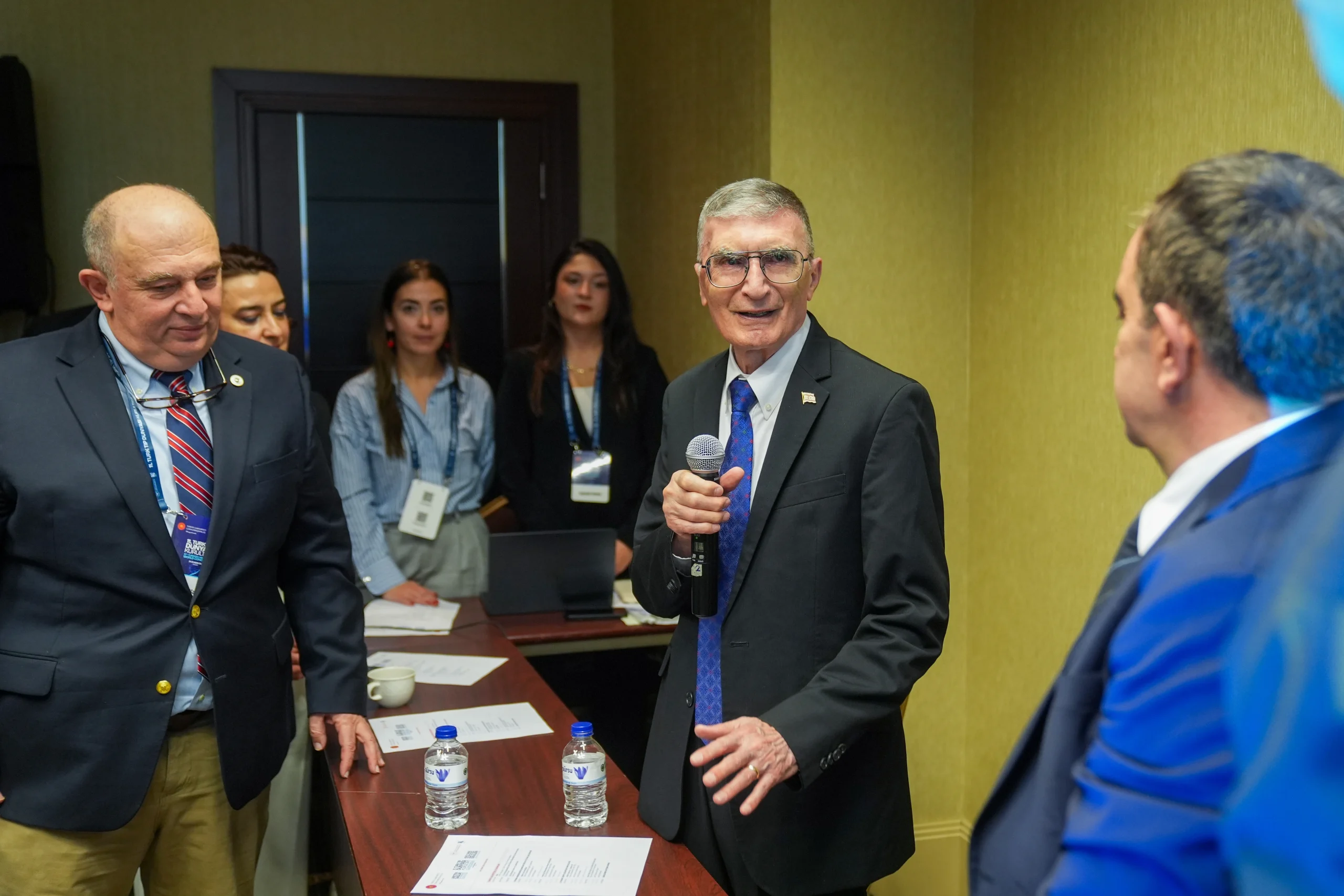 "Üreten Sağlık" temasıyla gerçekleşen 11. Türk Tıp Dünyası Kurultayı'nın ilk