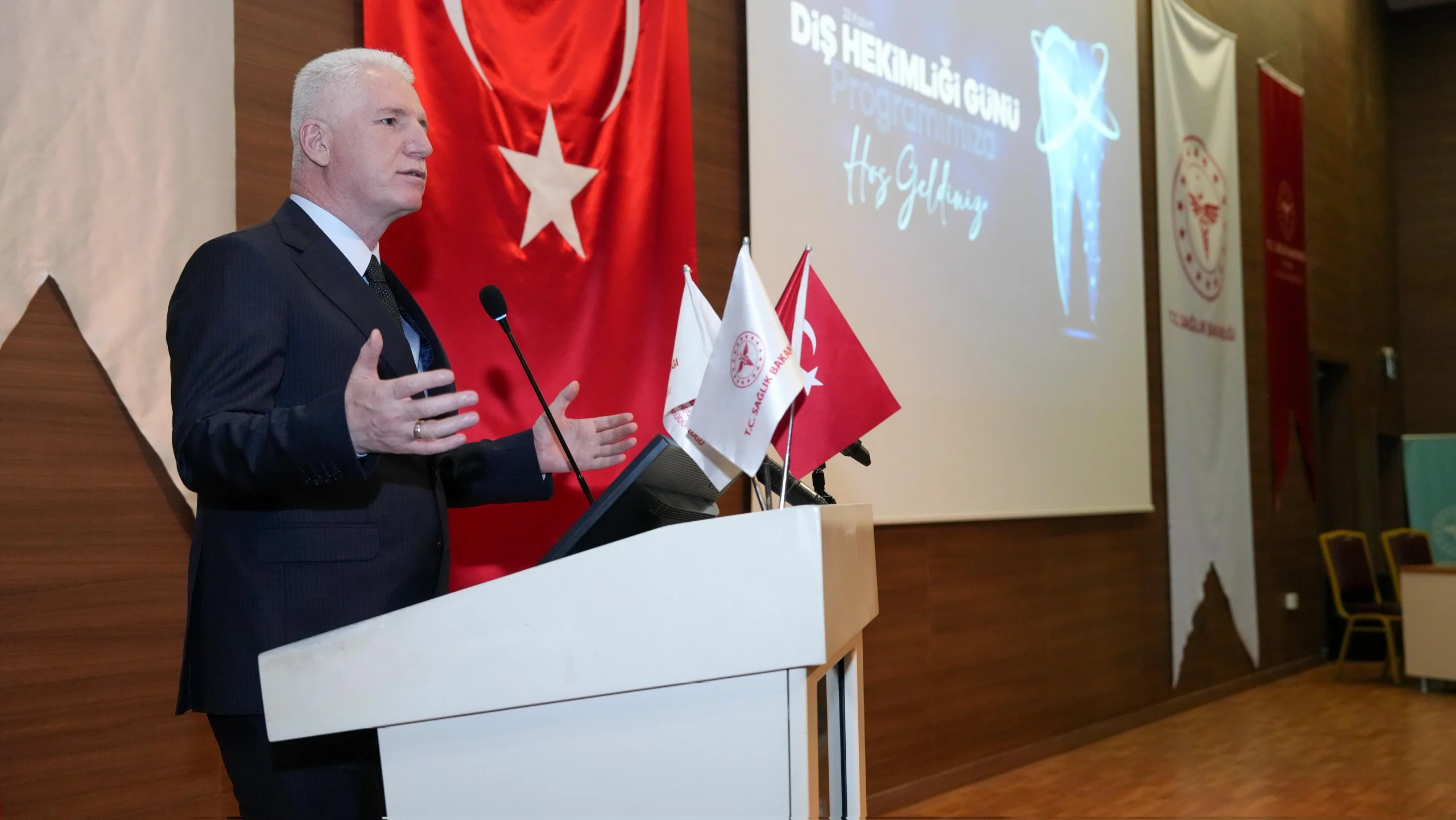 Toplum Ağız ve Diş Sağlığı Haftası kapsamında düzenlenen programda, İstanbul’da