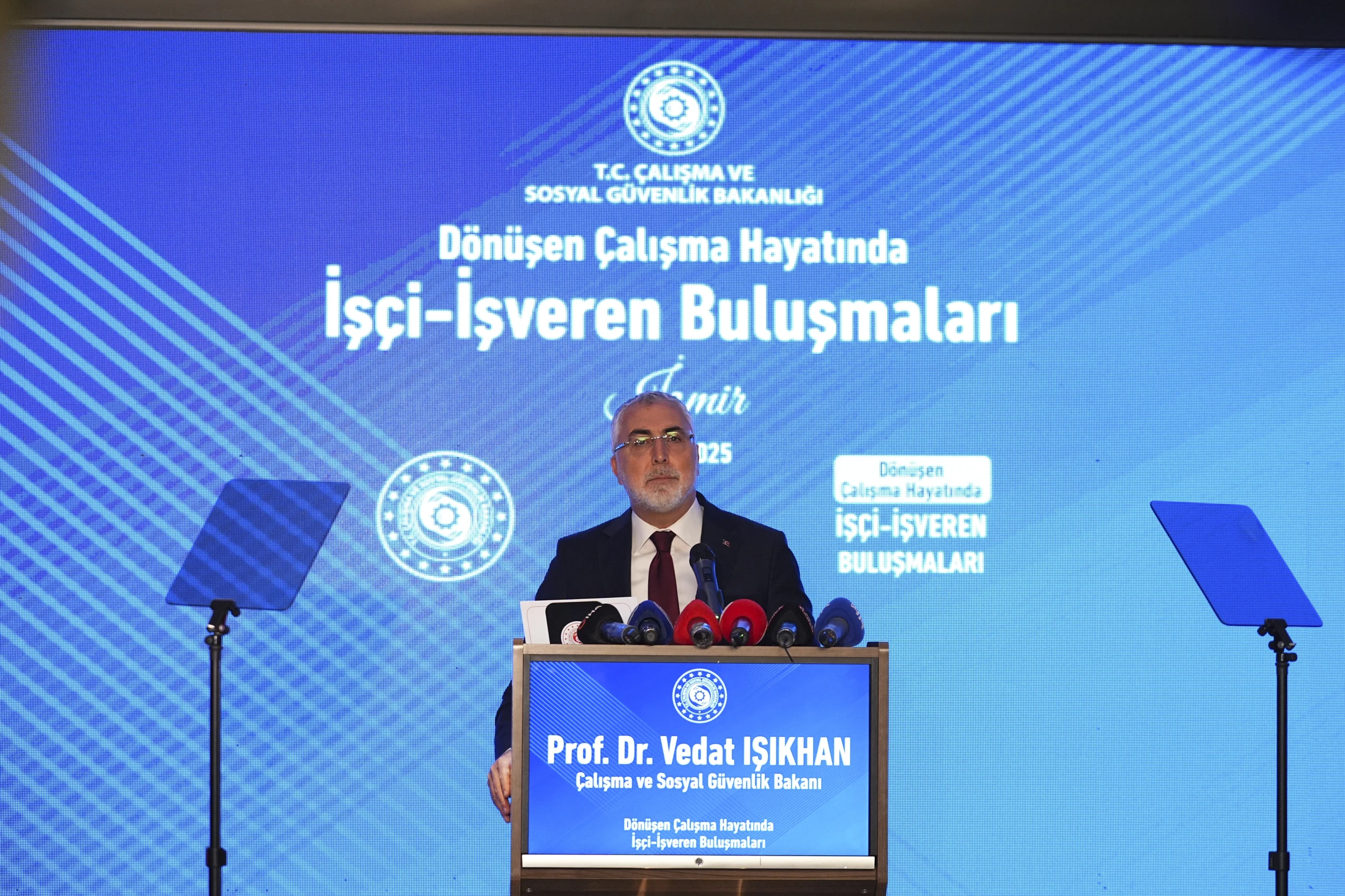 Bakan Vedat Işıkhan, asgari ücret için işçi ve işverenin uzlaşacağı