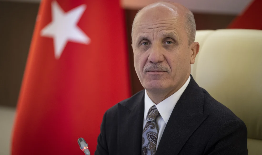 Üniversite 3 Yılda Bitirilebilecek: Yeni Model 2025’te Başlıyor YÖK, isteyen ve başarılı öğrenciler için üniversite eğitimini 3 yılda