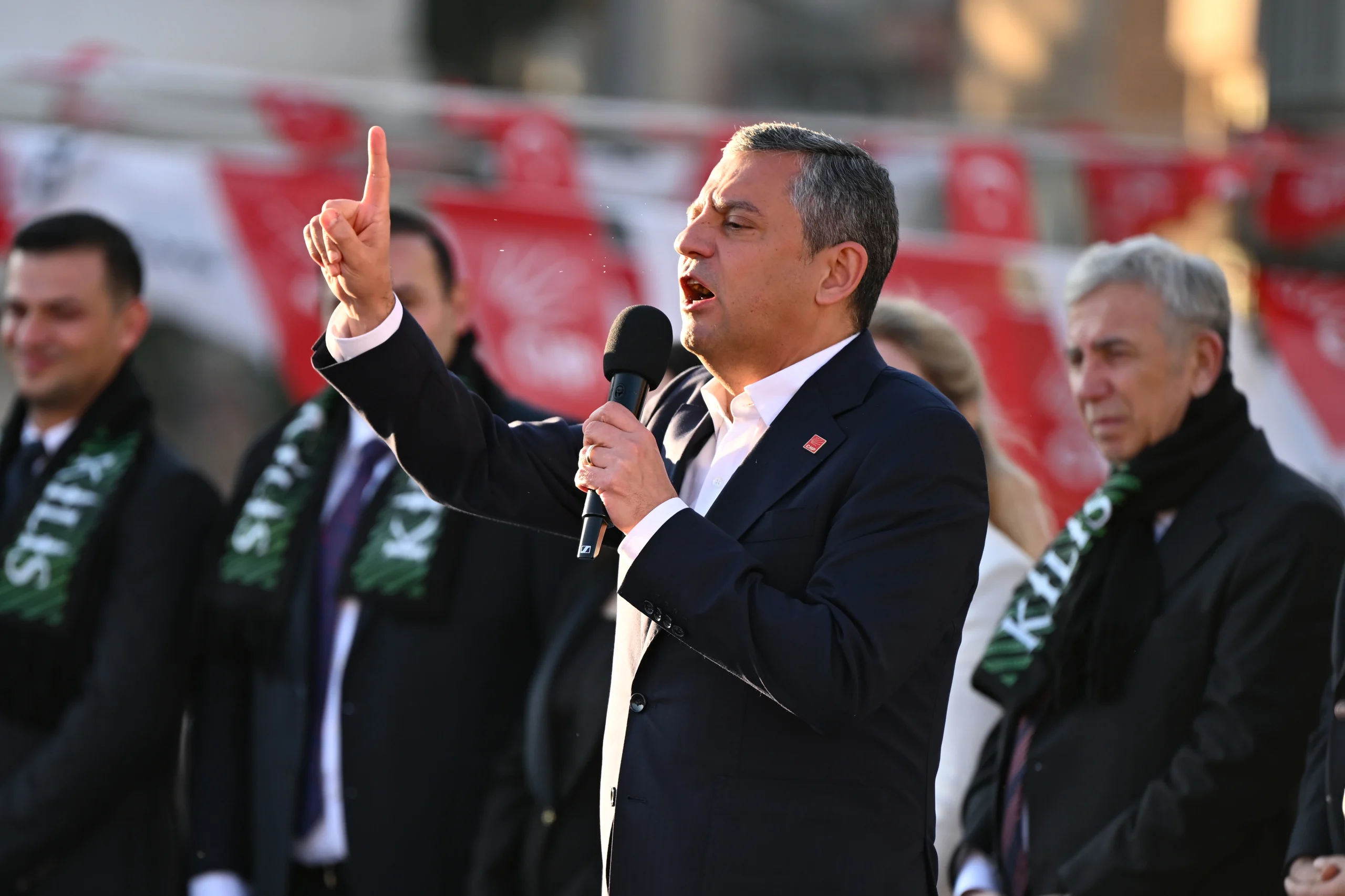 CHP Genel Başkanı Özgür Özel, Kilis mitinginde partisinin yenilenen programıyla