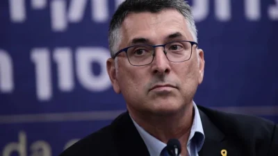 Gideon Saar, İran’ın nükleer faaliyetlerini izlediklerini ancak şu aşamada saldırı