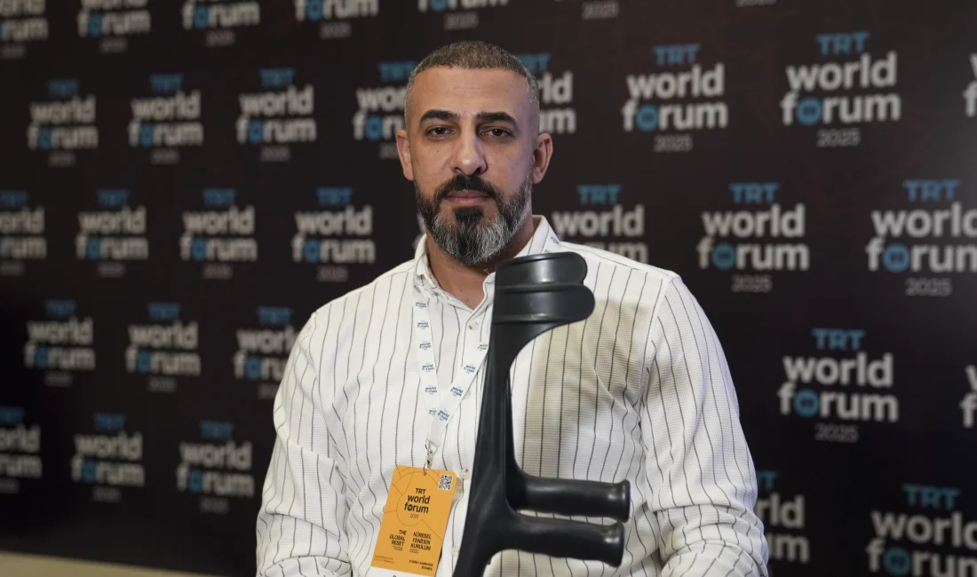 TRT Arabi kameramanı Sami Şehada, Gazze’deki İsrail saldırısında bacağını kaybetti.