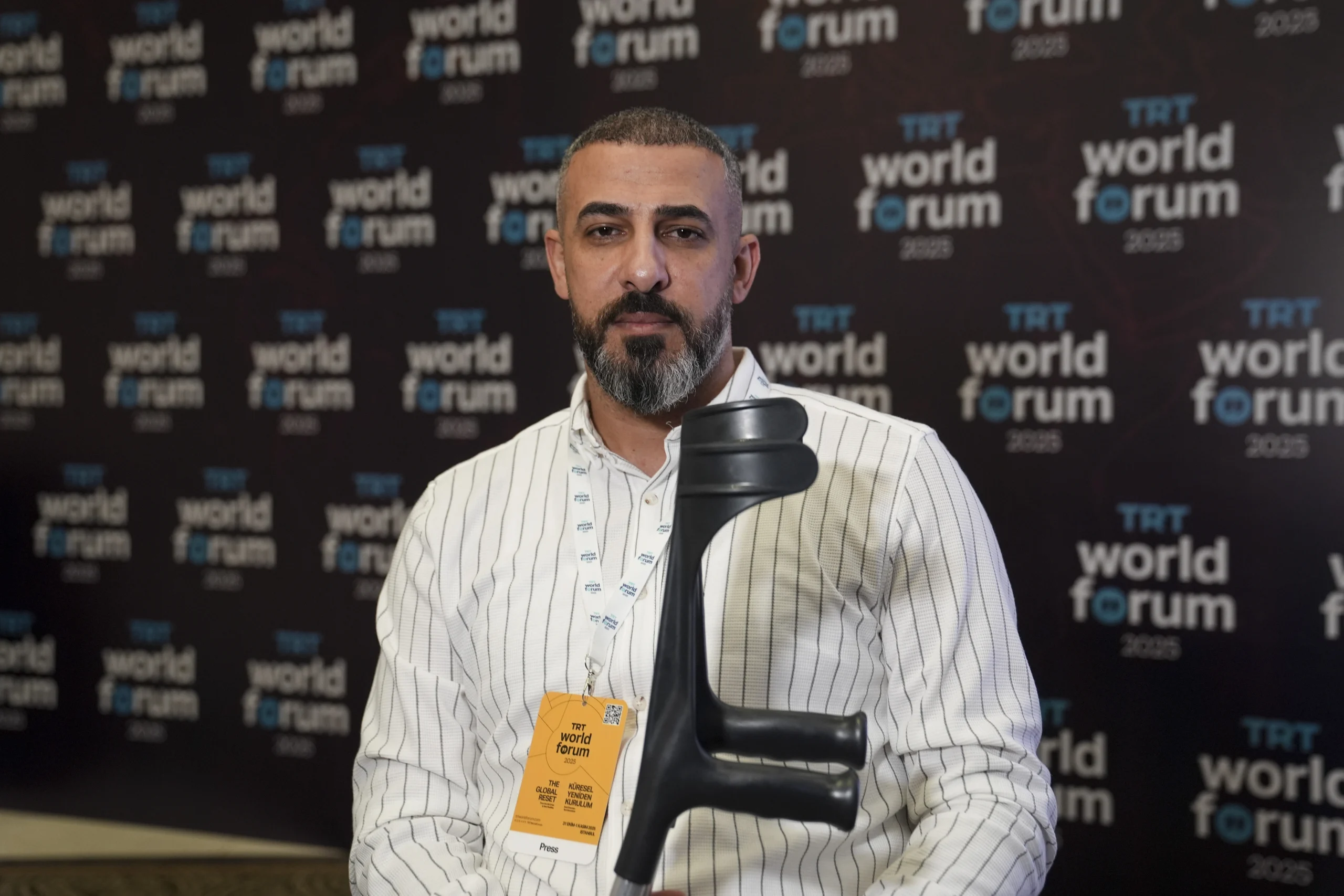 TRT Arabi kameramanı Sami Şehada, Gazze’deki İsrail saldırısında bacağını kaybetti.