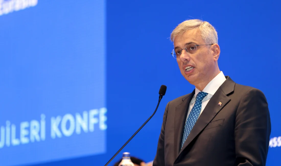 Antalya’daki sağlık teknolojileri konferansında konuşan Bakan Memişoğlu, yerli yapay zeka