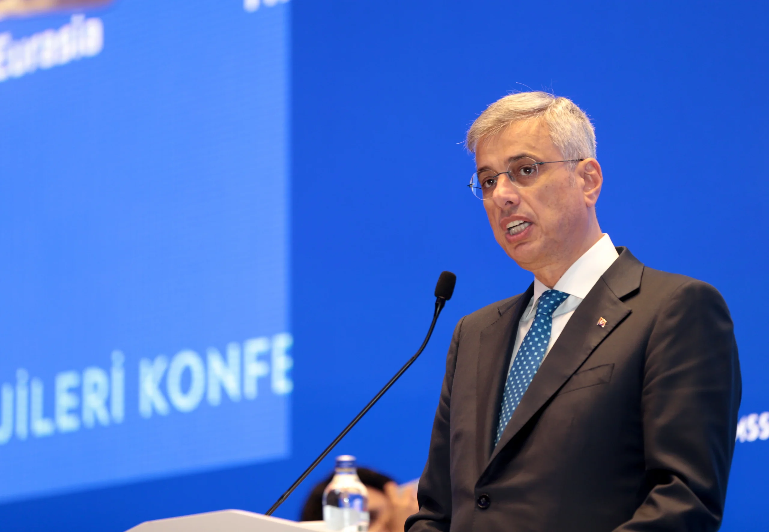 Antalya’daki sağlık teknolojileri konferansında konuşan Bakan Memişoğlu, yerli yapay zeka