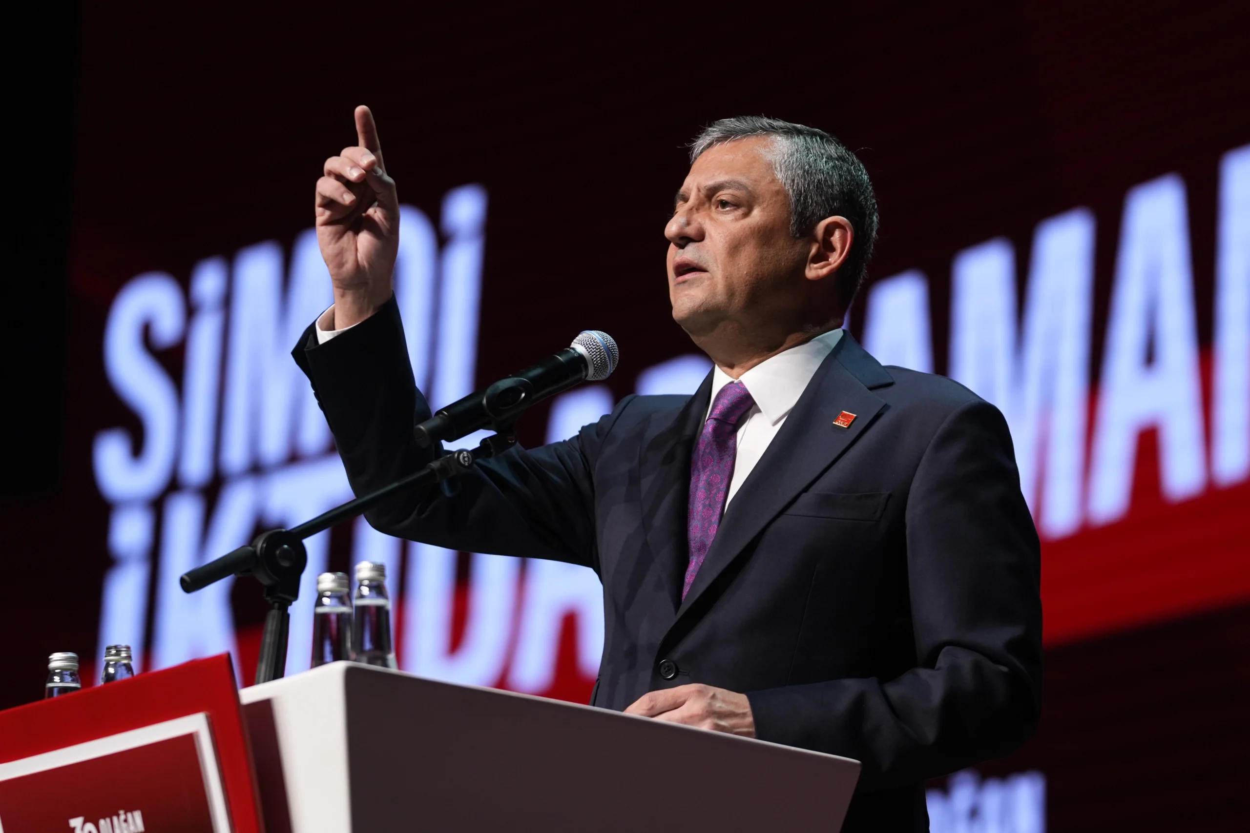 Özgür Özel, “Yenilgiye alışmayacağız. Bu parti, artık seçim gecesi ışıklarını