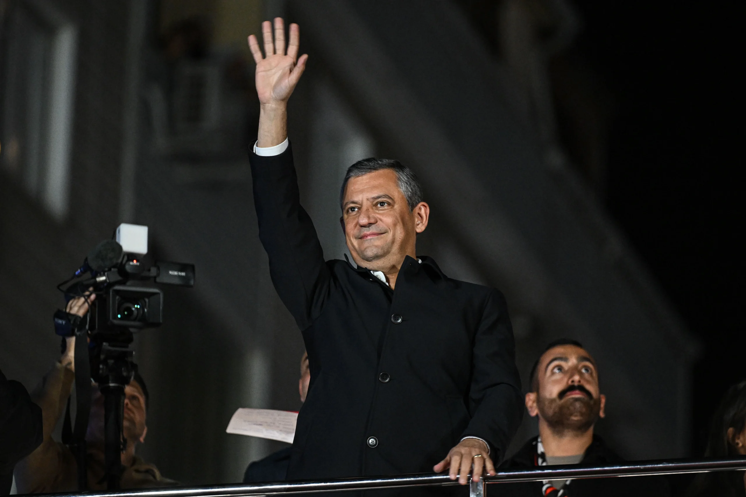 CHP Genel Başkanı Özgür Özel, Sultangazi'deki mitingde demokrasi, adalet ve