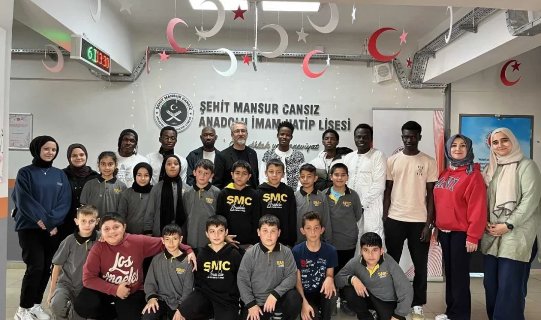 Sakarya'da düzenlenen Yeryüzü Akademisi programında Afrikalı öğrenciler, farklı coğrafyaların kültürlerini