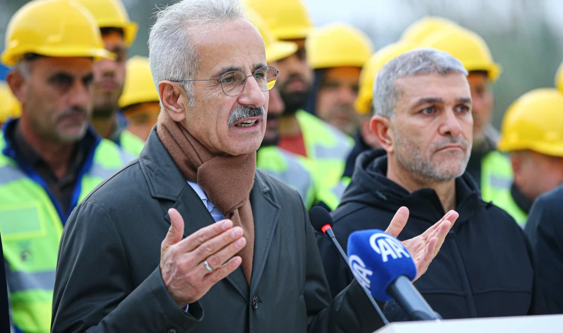 Uraloğlu: Hatay’dan Orta Doğu’ya Uzanan Dev Ulaşım Projesi Ulaştırma ve Altyapı Bakanı Abdulkadir Uraloğlu, Hatay’da Türkiye ve bölge