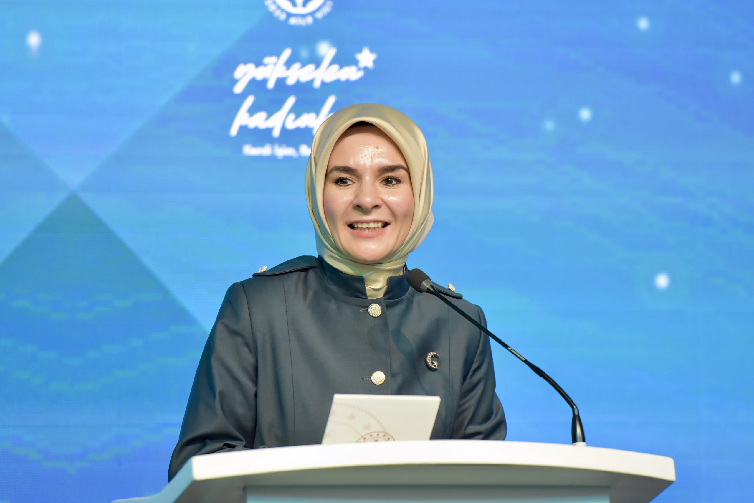 Aile ve Sosyal Hizmetler Bakanı Mahinur Özdemir Göktaş, Antalya’da “Yükselen