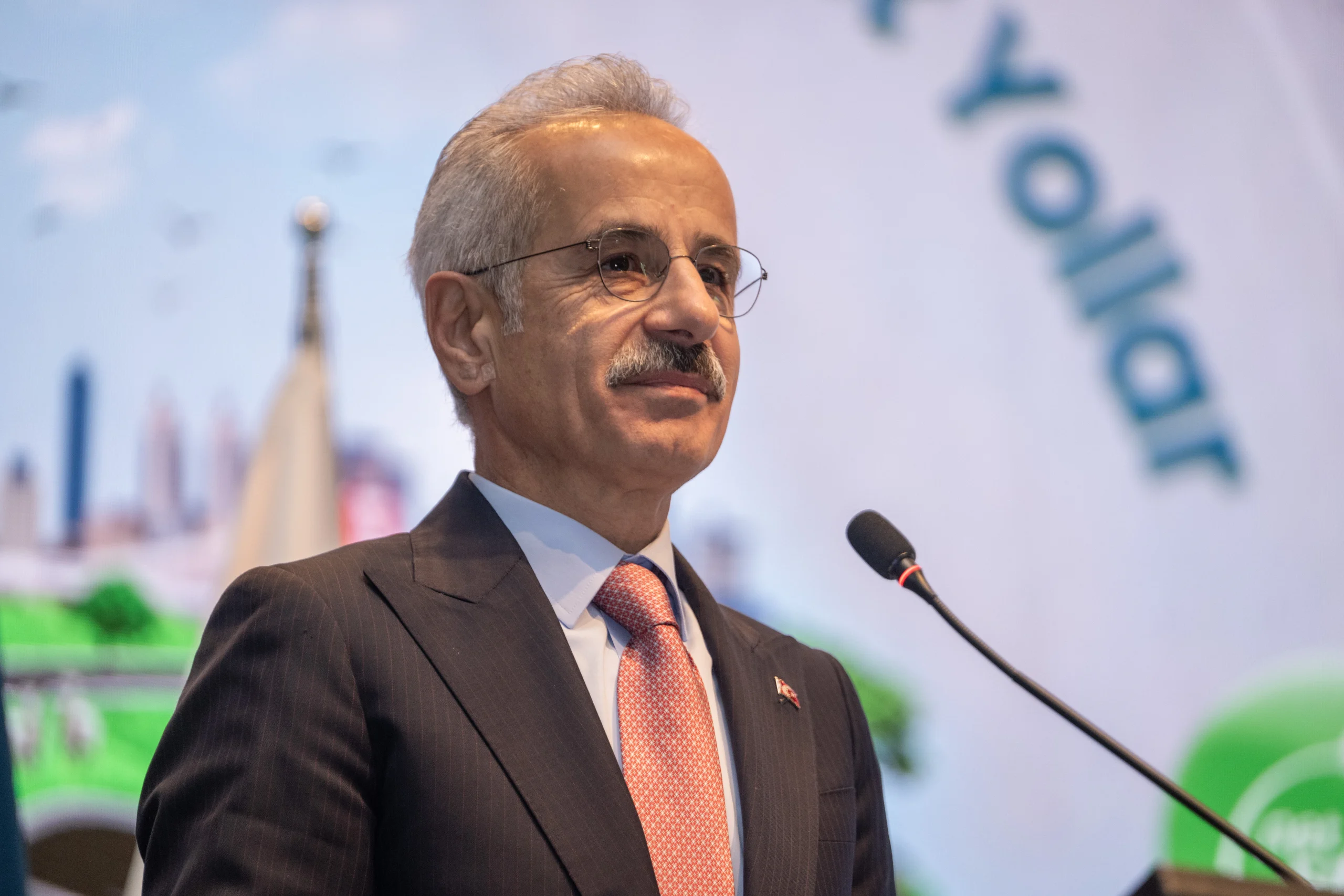 Ulaştırma Bakanı Uraloğlu, asfalt sektörünün sürdürülebilir ulaşım hedeflerinde kilit rol