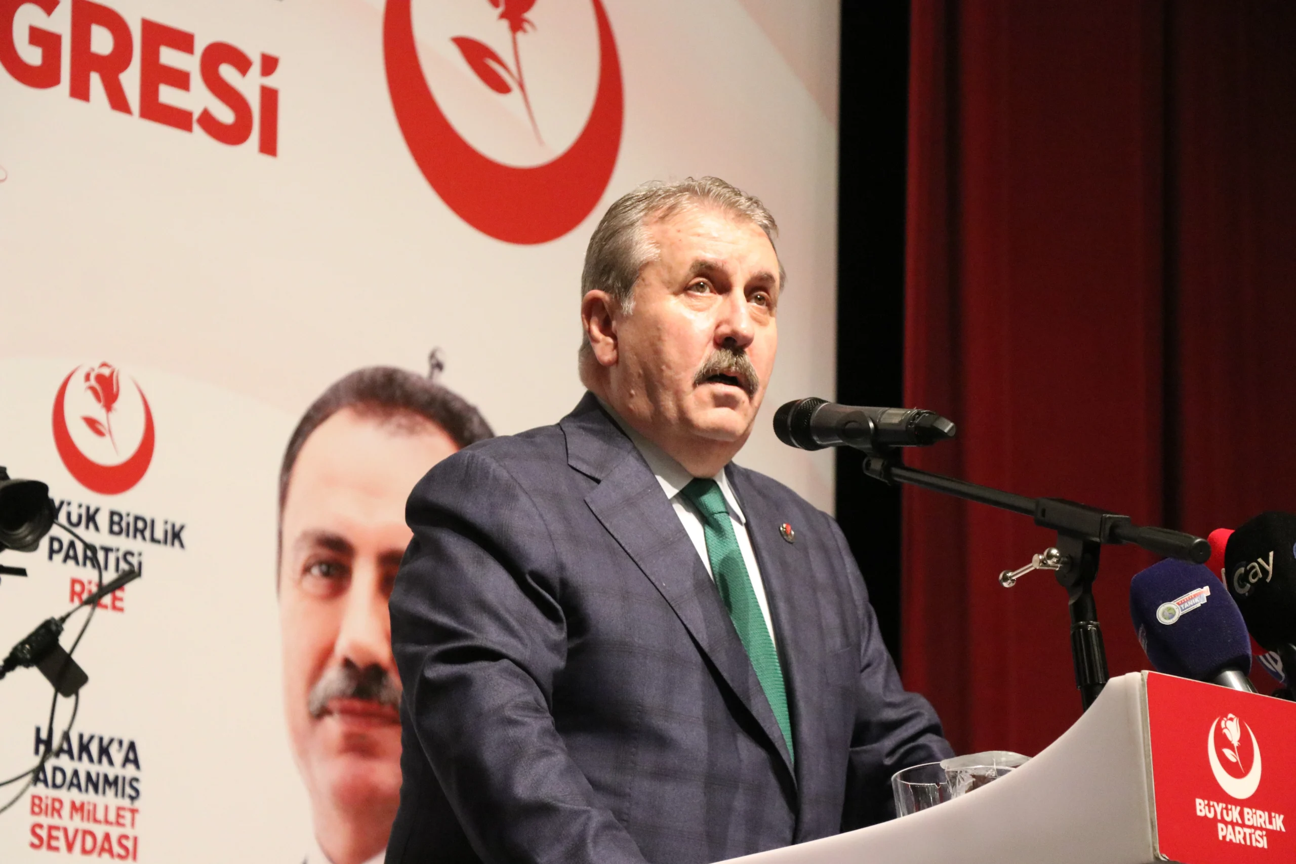 BBP Lideri Mustafa Destici, Rize İl Kongresi'nde yaptığı konuşmada, asgari