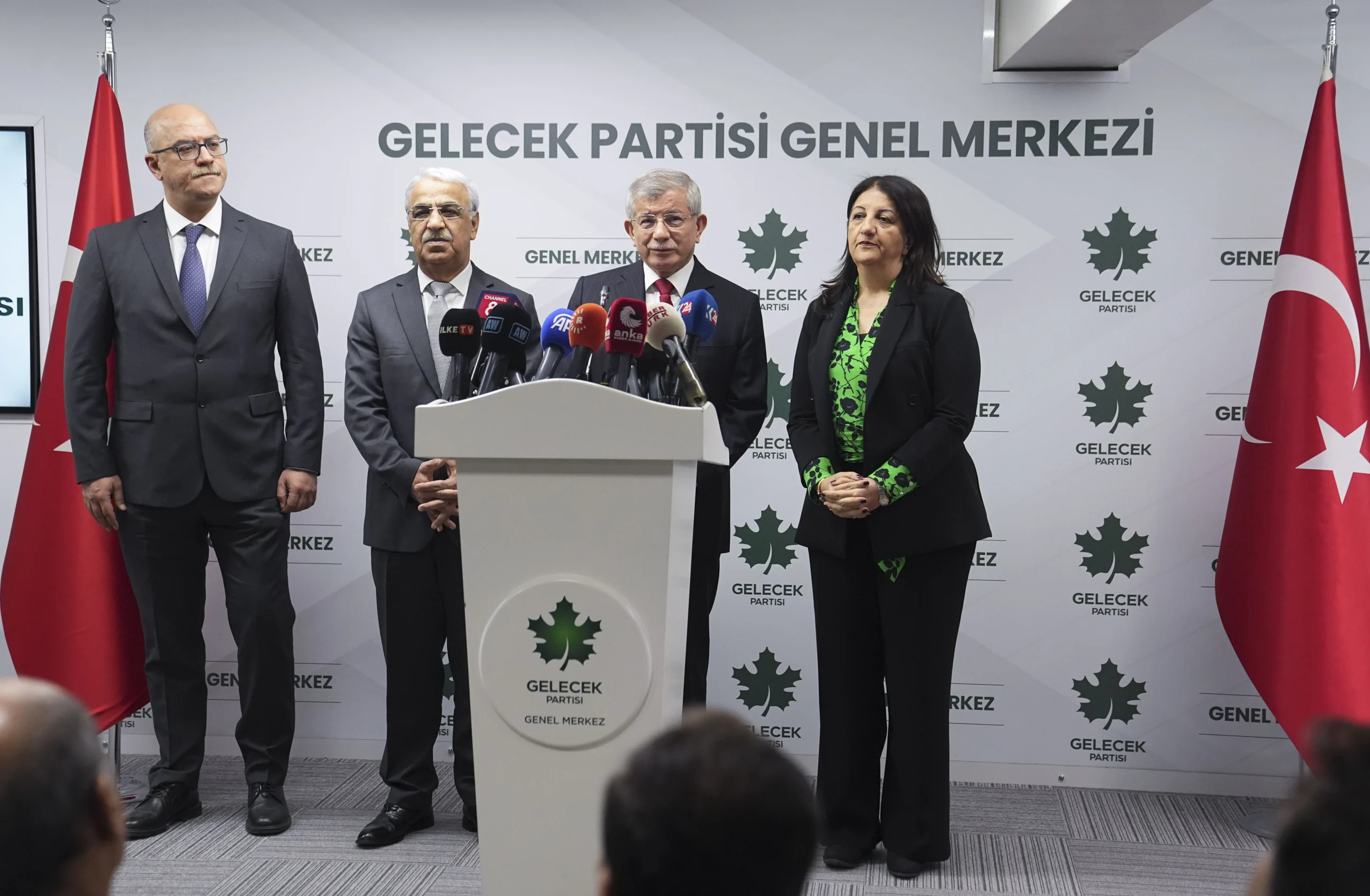 DEM Parti heyeti, siyasi temaslar kapsamında Gelecek Partisi Genel Başkanı