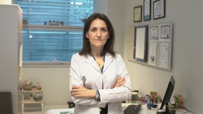 Prof. Dr. Esin Korkut, divertikül kanamasının ağrısız ancak ani gelişebileceğini,