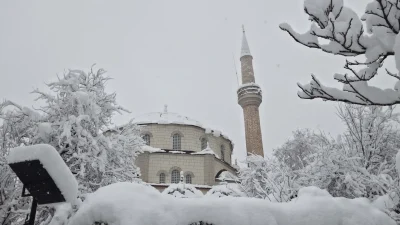 Doğu Karadeniz’de etkili olan kar yağışı 265 yerleşim yerinin yolunu