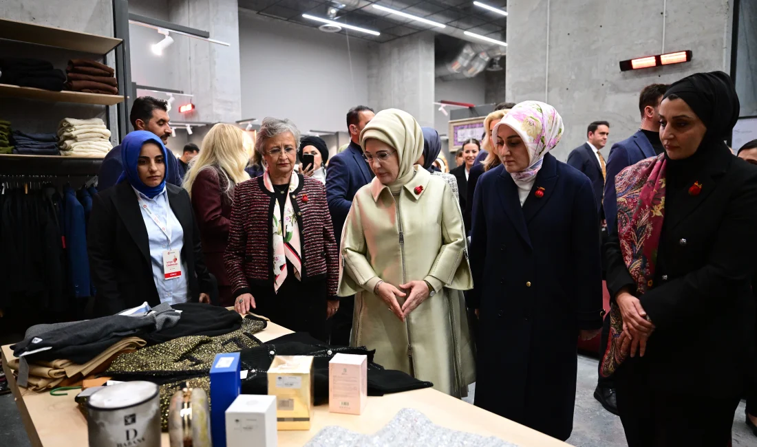 Emine Erdoğan: “Bir Alışveriş, Bin İyilikle İyilik Çoğalıyor” TOGEM-DER'in 20. yılı kapsamında düzenlenen “Dönüşüm Pazarı” etkinliğinde konuşan Emine