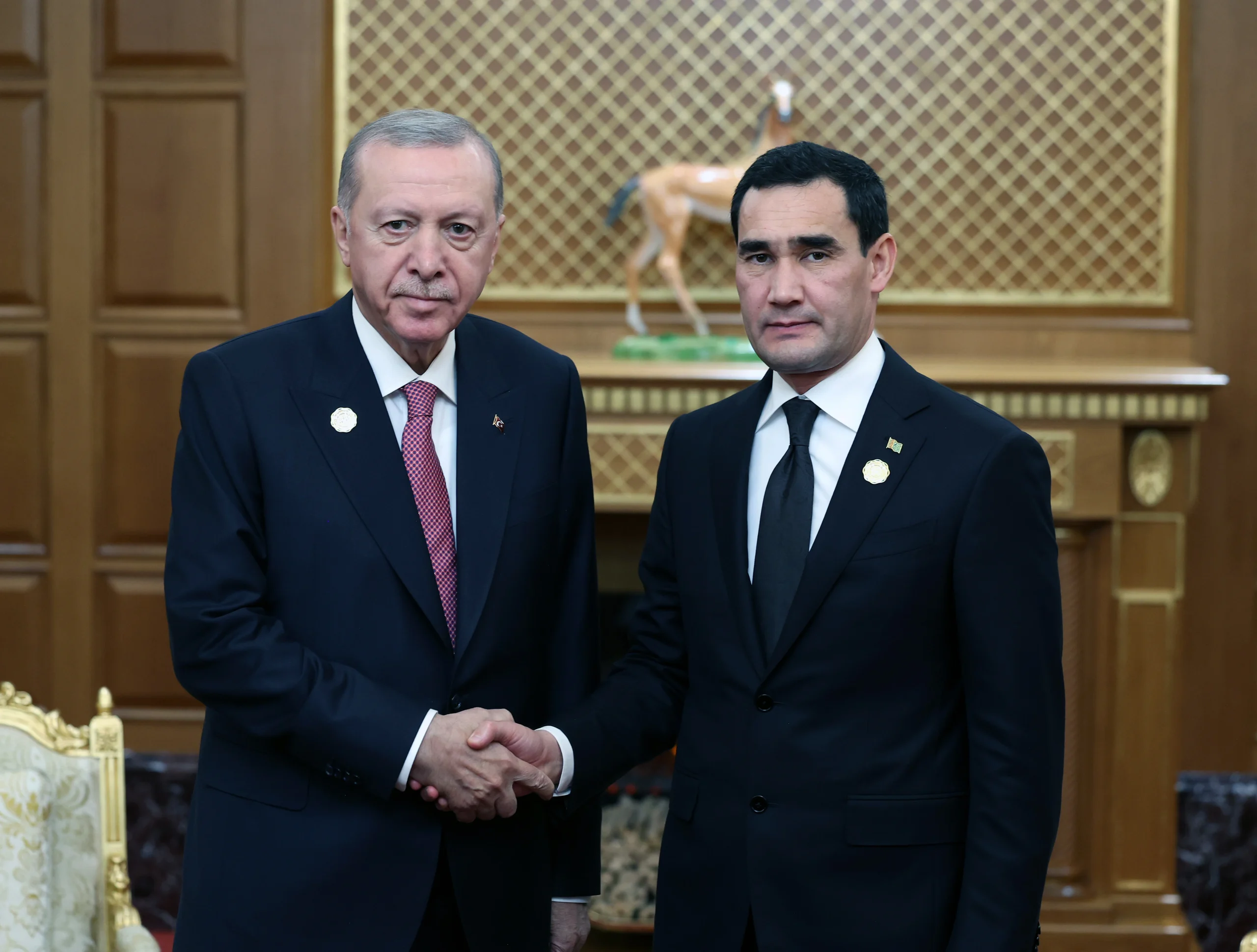 Cumhurbaşkanı Erdoğan, Aşkabat'ta Türkmenistan Devlet Başkanı Serdar Berdimuhamedov ile önemli