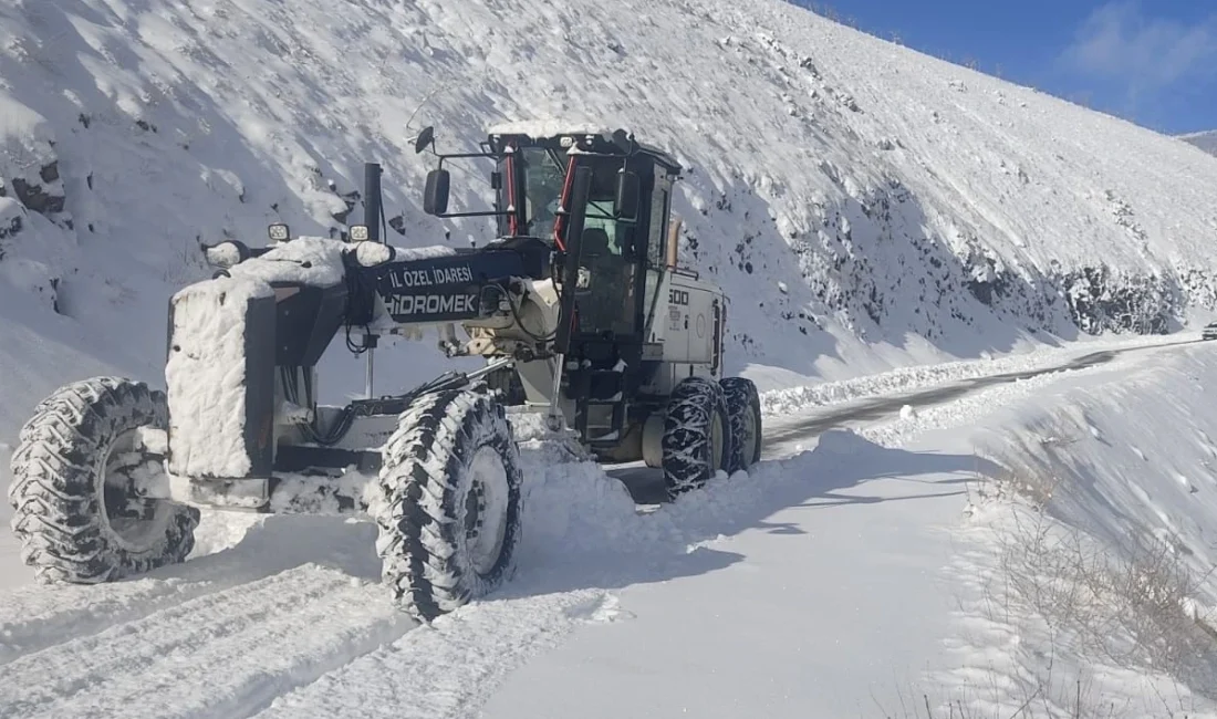 Elazığ’da yoğun kar yağışı ve tipi sonrası kapanan köy yollarından