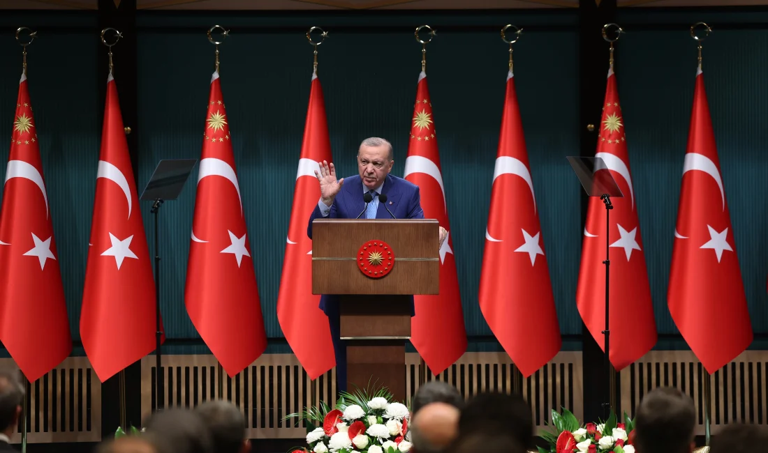 Erdoğan: Emanetiniz emin ellerde, asla umutsuzluğa kapılmayın Cumhurbaşkanı Erdoğan, Kabine Toplantısı'nın ardından yaptığı açıklamada birlik, kardeşlik ve