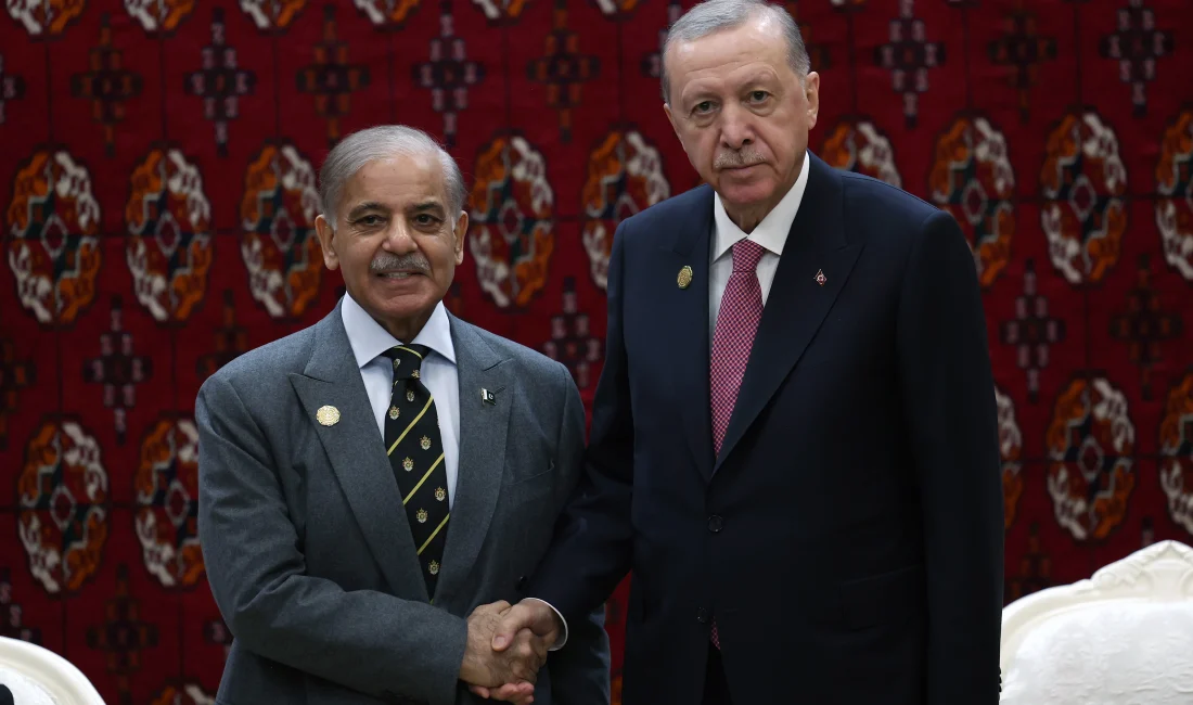 Cumhurbaşkanı Erdoğan, Aşkabat temasları çerçevesinde Pakistan Başbakanı Şahbaz Şerif ile
