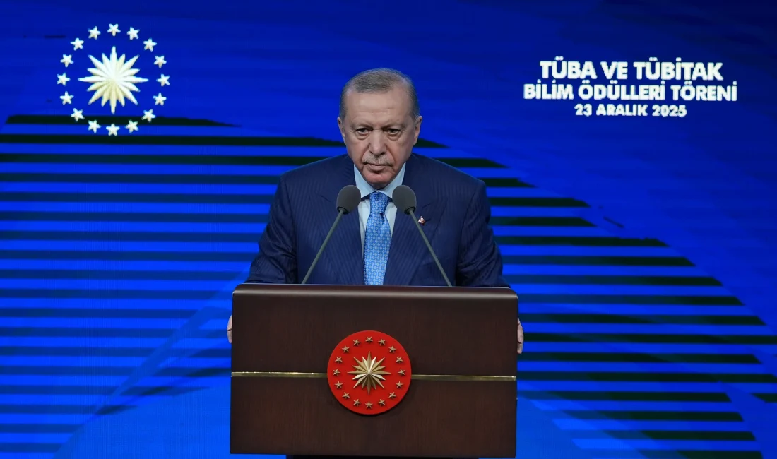 Erdoğan: Bilim, Milli Kimlikle ve Vicdanla İnşa Edilmeli Cumhurbaşkanı Erdoğan, “Bilgiyi yalnızca akılla değil, sezgi ve vicdanla da