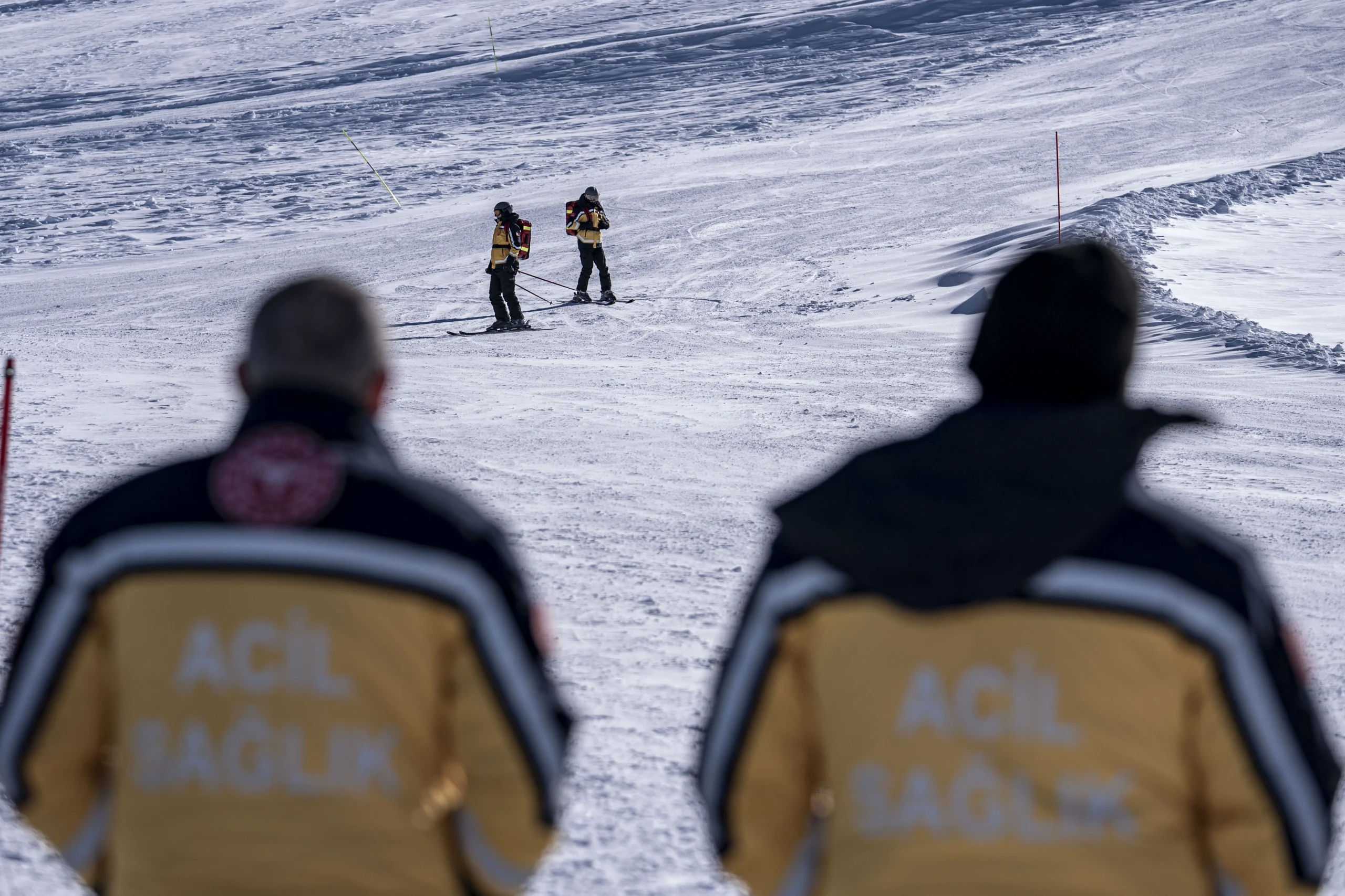 Erzurum Palandöken’de göreve başlayan kayaklı 112 ekibi, sporcu ve turistlerin