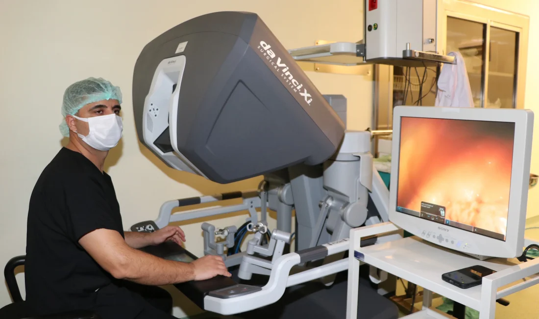 Erzurum Şehir Hastanesi’nde, robotik cerrahi teknolojisi kullanılarak ilk kez göğüs