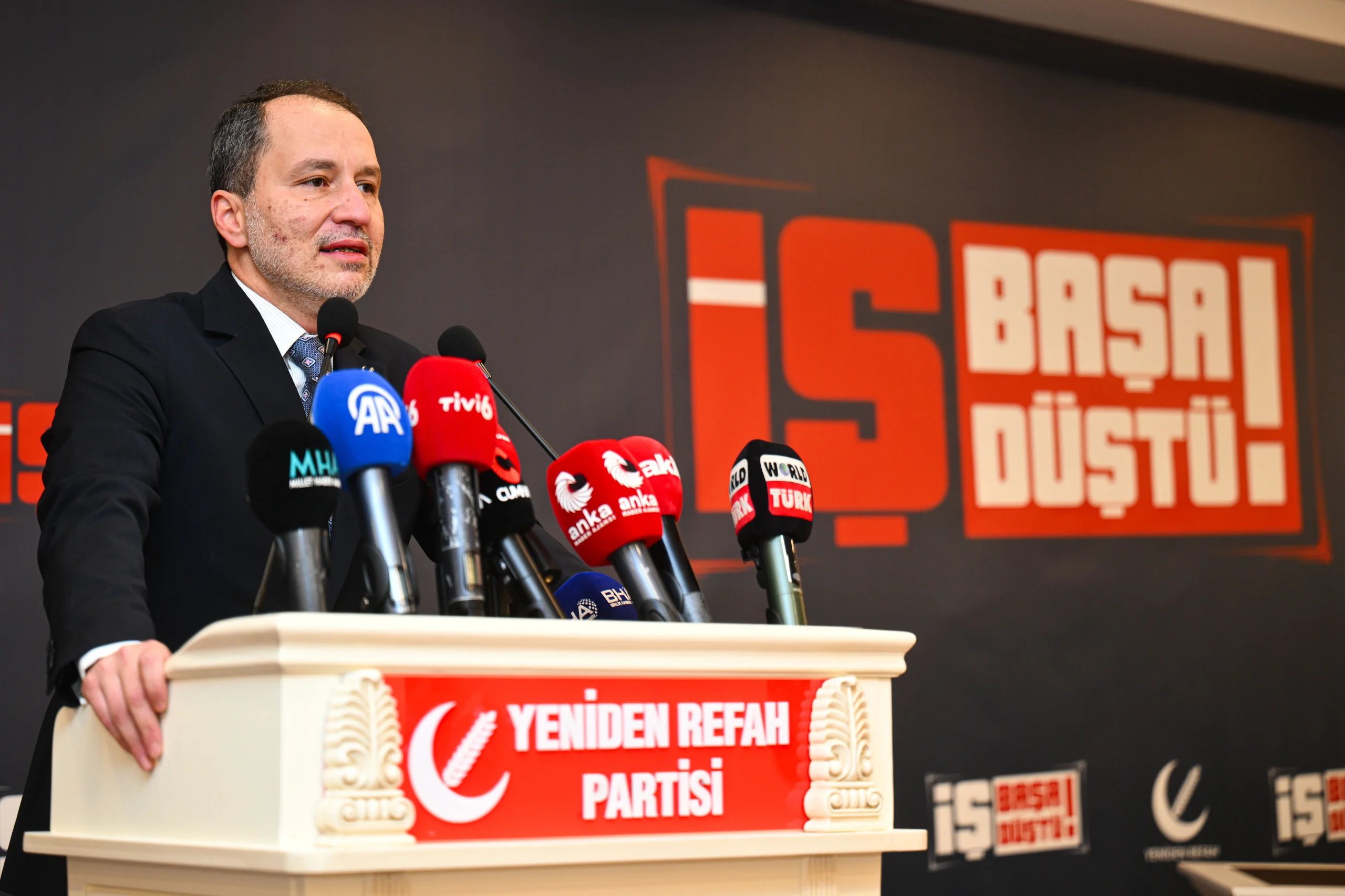 Yeniden Refah Partisi Genel Başkanı Erbakan, asgari ücretin yoksulluk sınırına