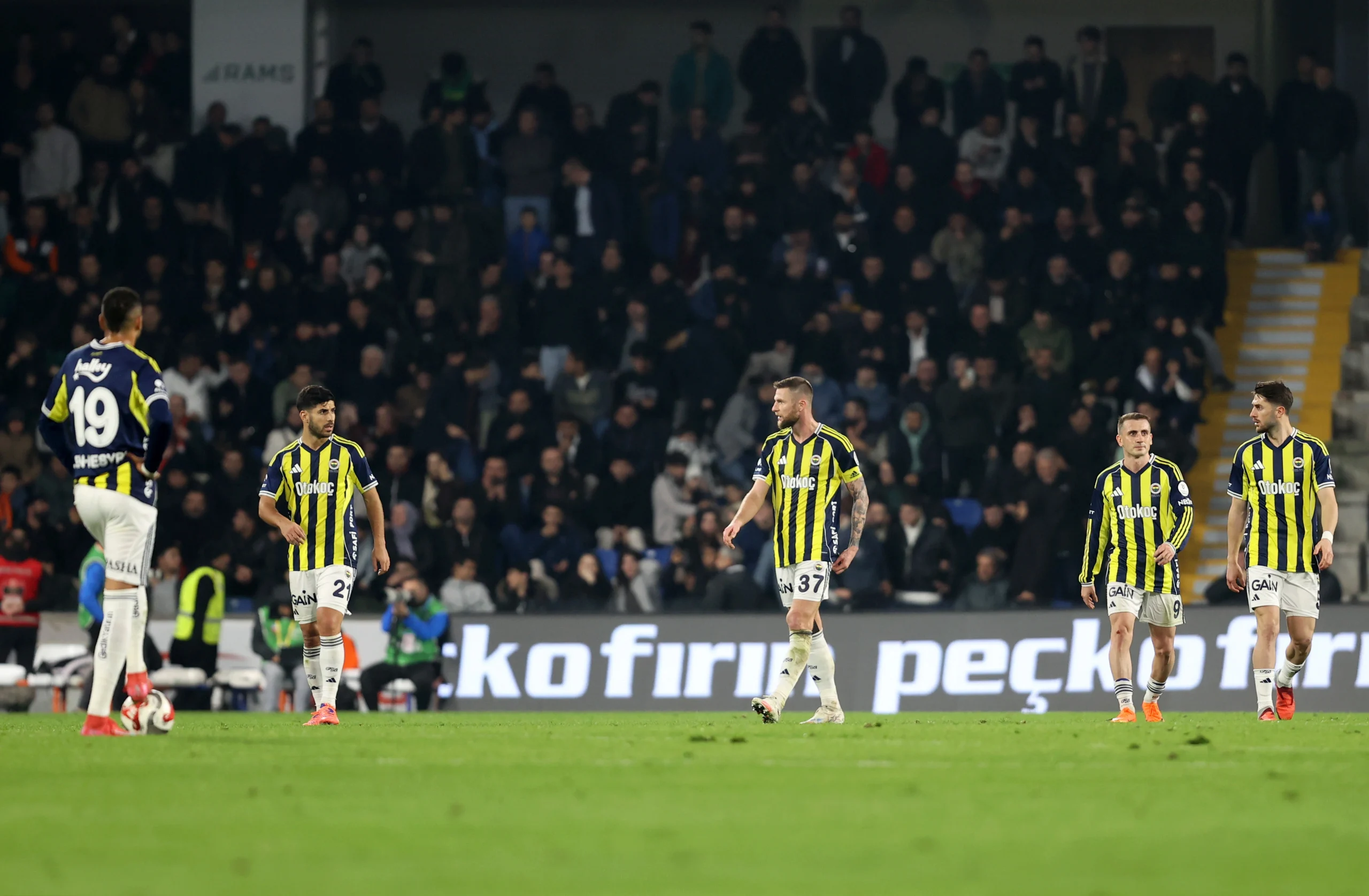 Süper Lig’in 15. haftasında Başakşehir’e konuk olan Fenerbahçe, 1-1’lik skorla