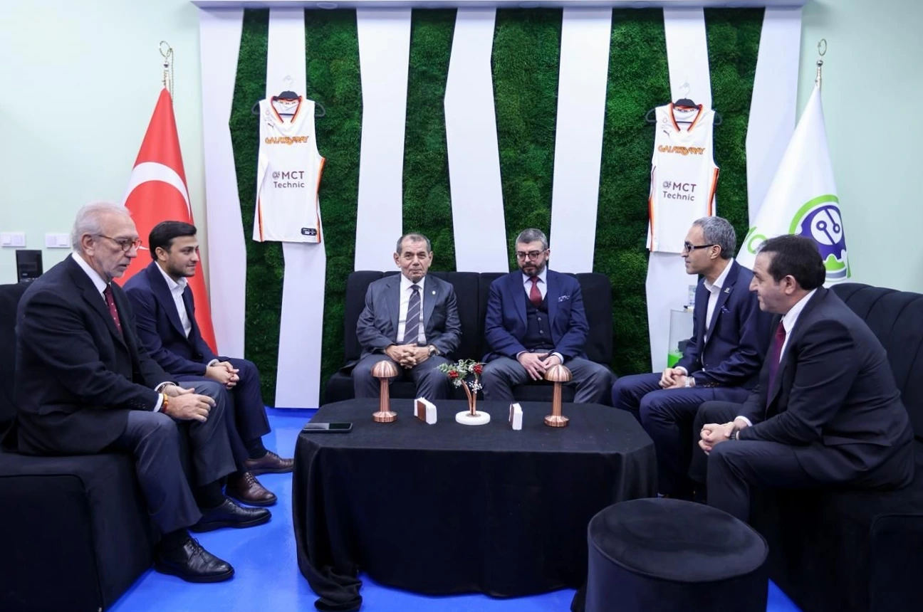 Galatasaray yönetimi ve basketbol takımı, MCT Technic’in çevre teknolojileri odaklı
