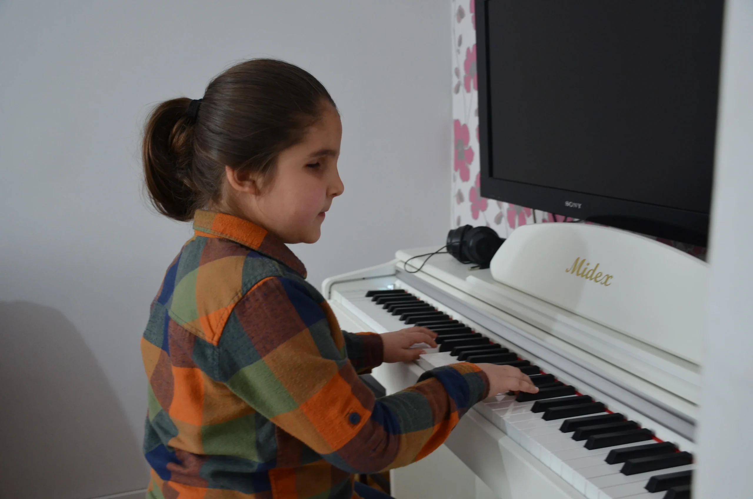 Kahramanmaraşlı görme engelli Çınar Öner, piyano ile dünyasını aydınlatıyor; henüz