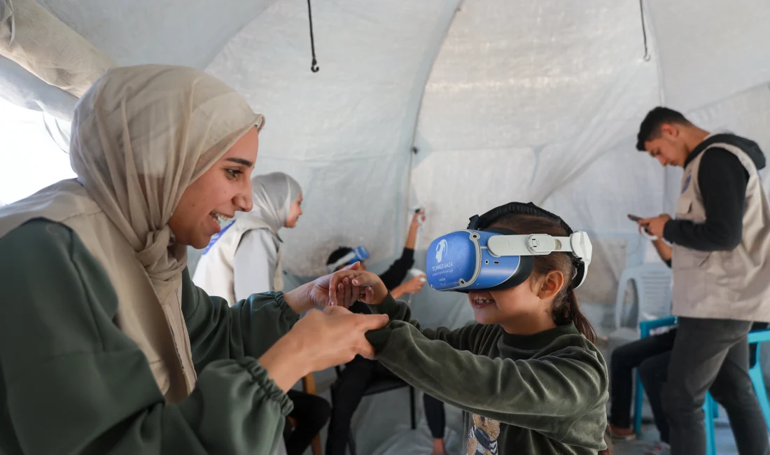 Gazze’de savaş mağduru çocuklar, terapistler eşliğinde uygulanan sanal gerçeklik seanslarıyla